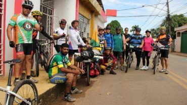 Bikers Rio pardo | Notícia | Após 142 países e 500.000 km de bicicleta, cineasta sai do Acre aos EUA