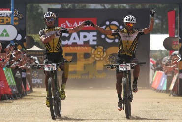 Bikers Rio Pardo | NOTÍCIAS | Dupla Avancini-Fumic volta a vencer e amplia liderança na Cape Epic