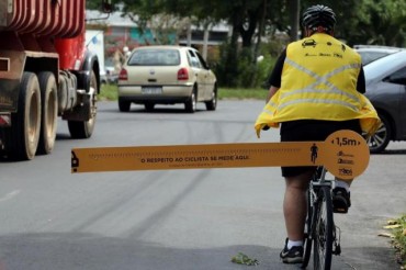 Bikers Rio Pardo | NOTÍCIAS | Ciclistas usam régua gigante para alertar motoristas sobre distância segura