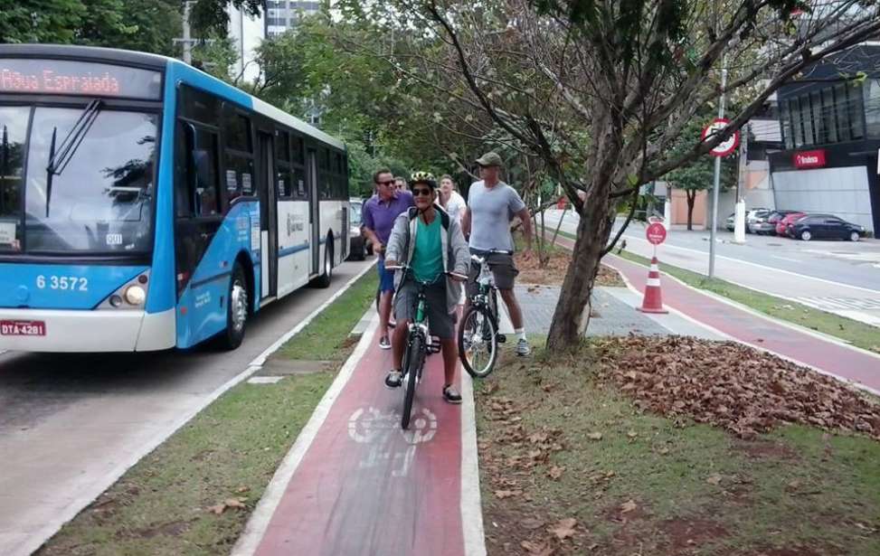 Bikers Rio pardo | Notícia | 3 | Arnold Schwarzenegger pedala por Zona Sul de SP