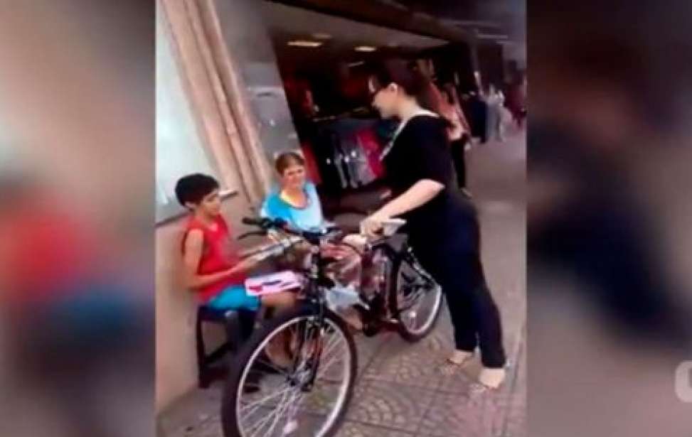 Bikers Rio pardo | Notícia | Mulher realiza sonho de menino que pediu bicicleta na rua em Assis, e vídeo viraliza
